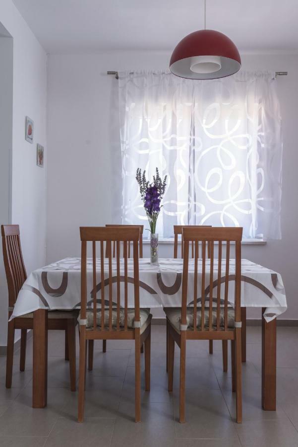 Apartment Karin Medulin Bagian luar foto